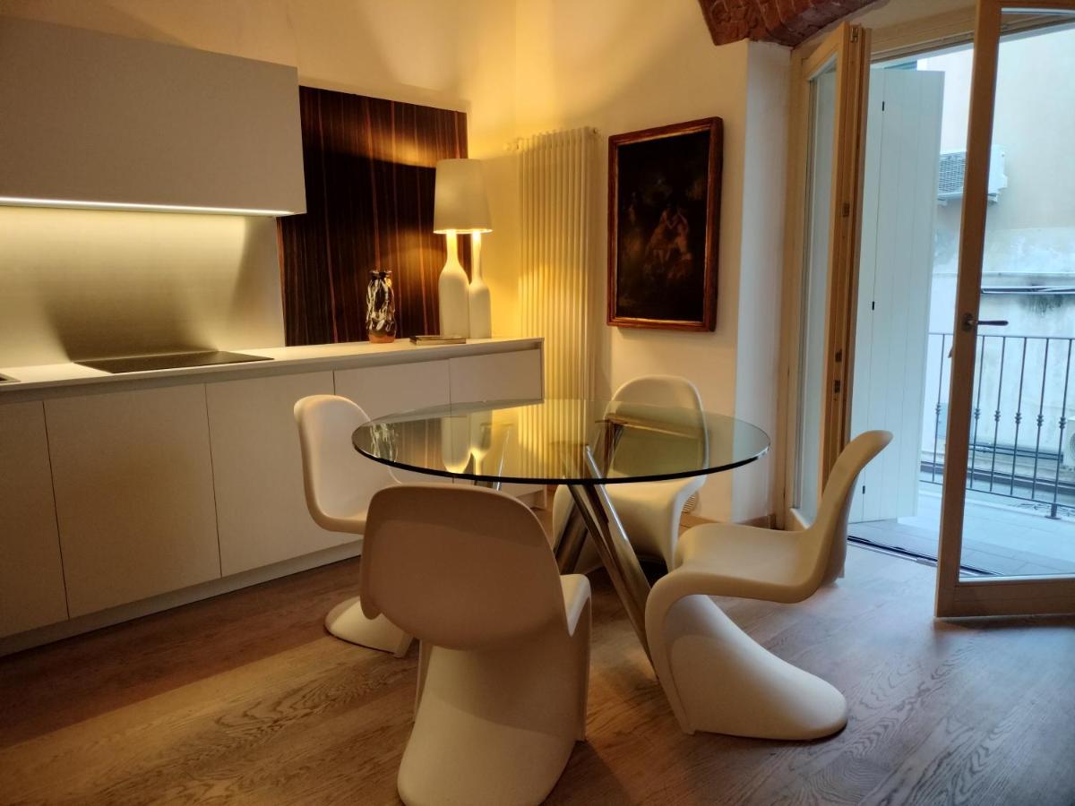 Juliet'S Neighbours- Luxury Apartment Верона Экстерьер фото